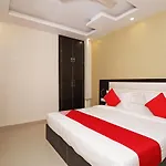 Oyo 25130 Hotel Royal Inn