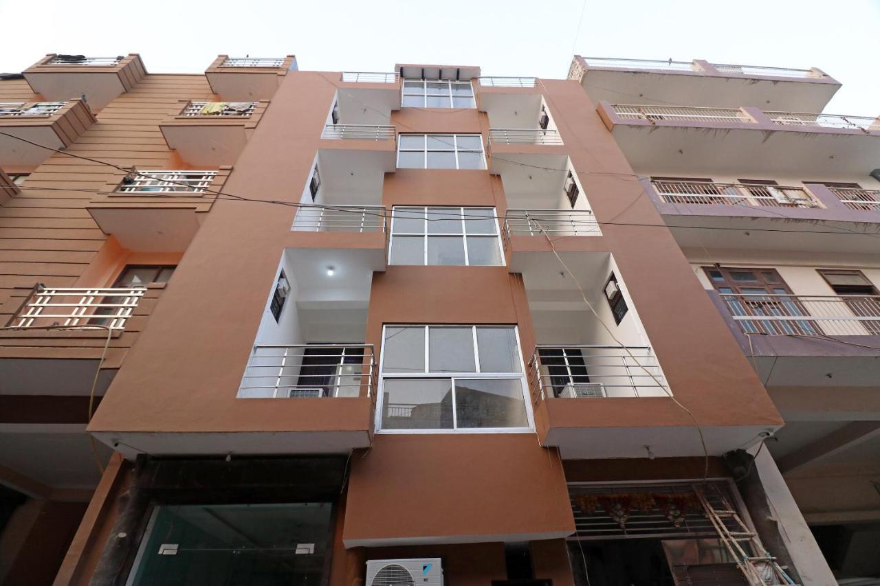 Oyo 25130 Royal New Delhi